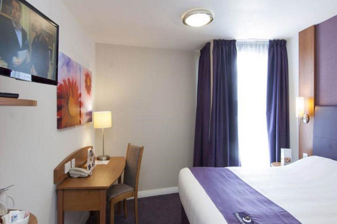 Premier Inn Lichfield North East Exterior photo